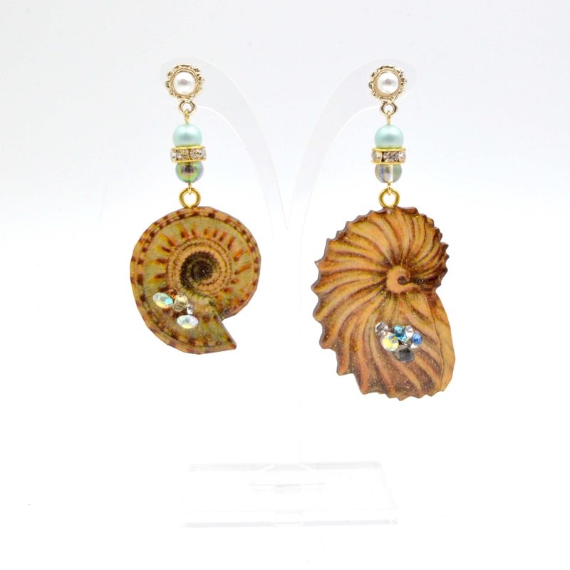 貝殼圖案木片耳環 美國雷射切割訂製超輕巧 簡約復古時尚 網紅款 - 耳環/耳夾/耳骨夾 - 木頭 卡其色