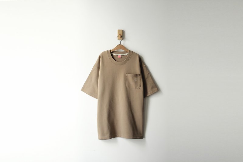 ルーズドロップショルダー、裾、スプリットバージョン、リネンの厚手のプレーンライトニングポケットTシャツ - Tシャツ - コットン・麻 カーキ