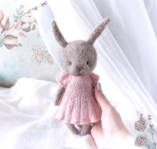 CozyToysByOreshek 兔子動物娃娃在禮服兔子毛絨玩具森林裝飾玩具