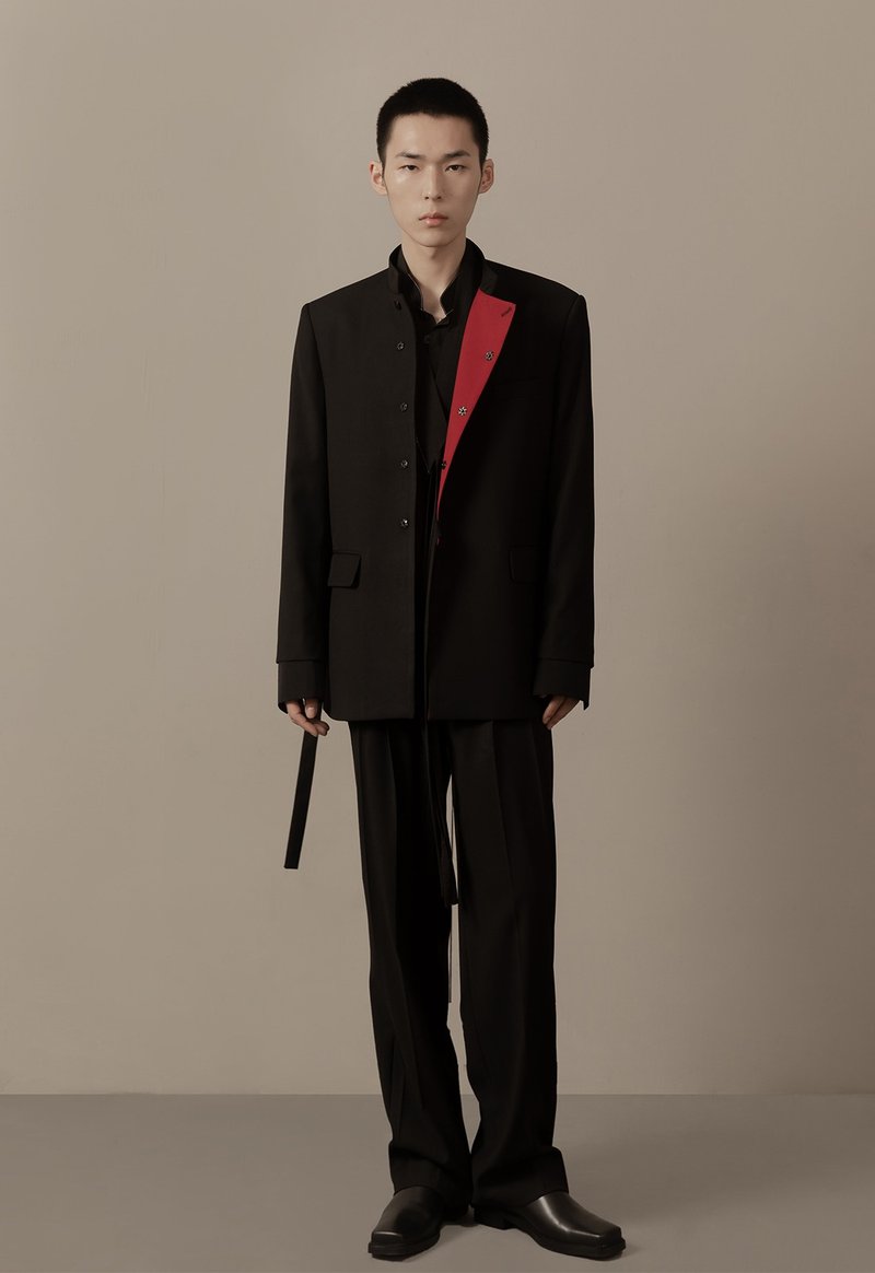 一抹紅 撞色設計 黑色中山西裝 復古綁帶立領外套 新中式 - 男夾克/外套 - 其他材質 黑色