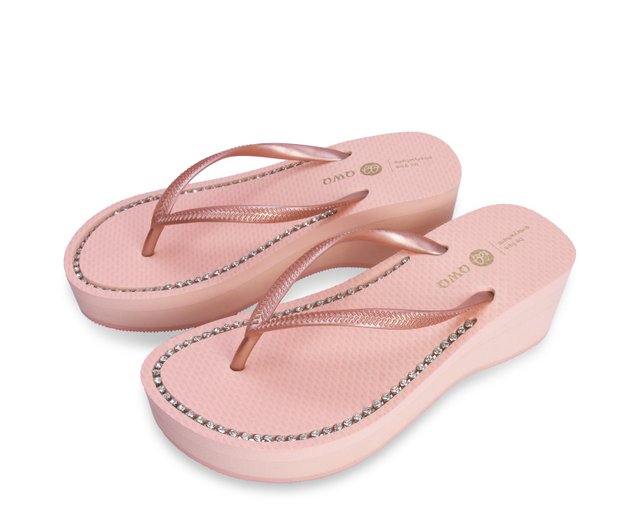 Thick store flip flops