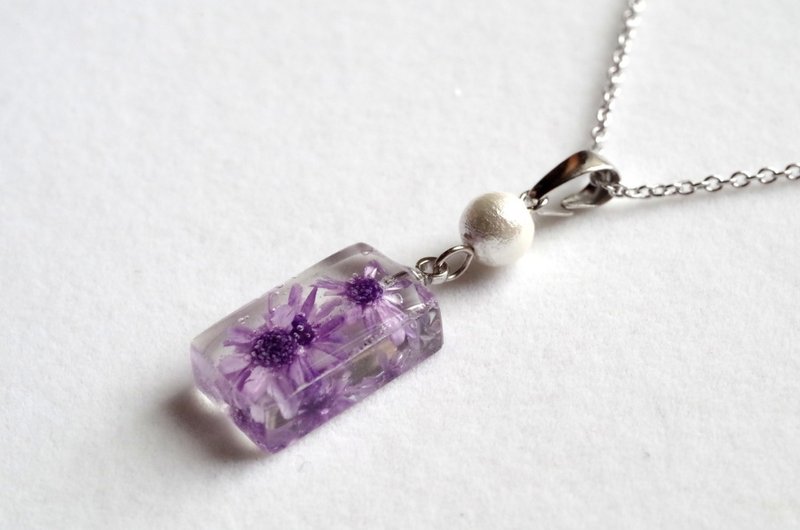 Resin art flower and cotton pearl pendant, purple and Silver - Necklaces - Resin Purple