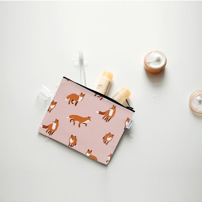 Small day tarpaulin cosmetic bag M-11 fox, E2D10232 - กระเป๋าเครื่องสำอาง - ผ้าฝ้าย/ผ้าลินิน สึชมพู