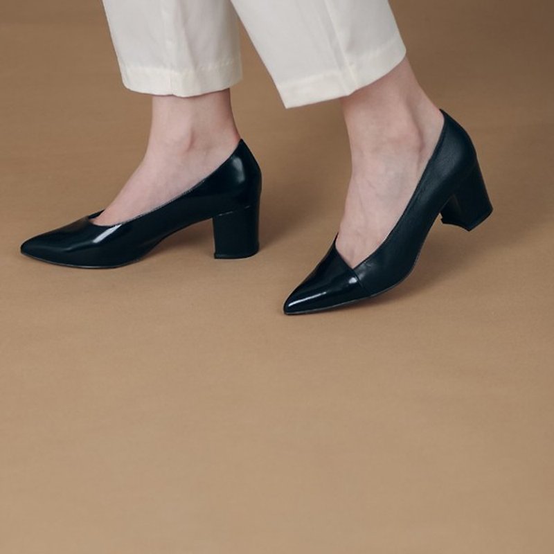 Angular asymmetrical digging point high heels black - รองเท้าส้นสูง - หนังแท้ สีดำ