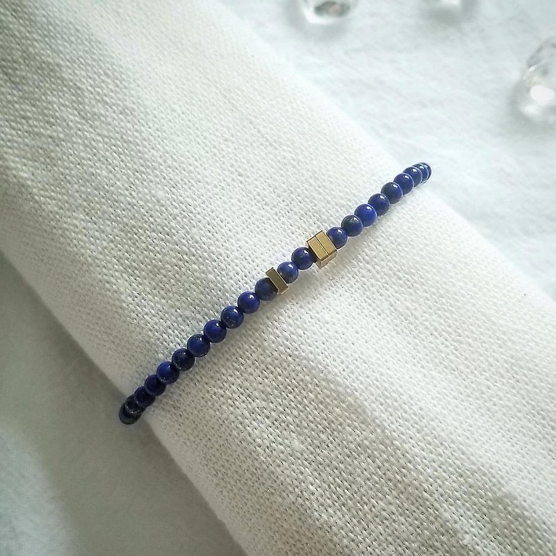 Lapis Lazuli Bracelet || Brass Square Ring Bead || December Birthstone Bracelet - สร้อยข้อมือ - คริสตัล สีน้ำเงิน