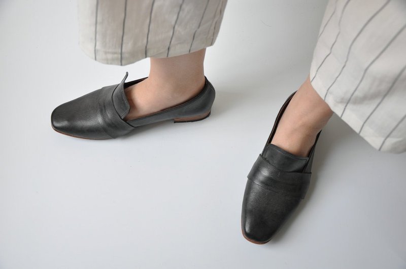 Hand-made grey-black leather loafer - รองเท้าอ็อกฟอร์ดผู้หญิง - หนังแท้ สีดำ