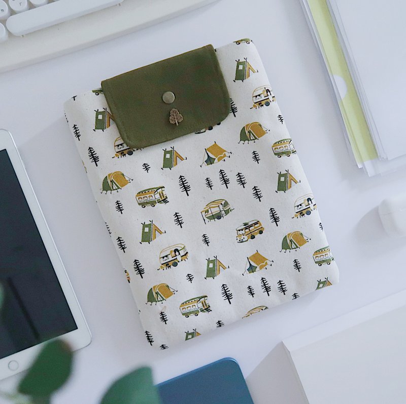 綠世界露營 iPad 保護袋 鋪棉手工包 平板收納袋 - 平板/電腦保護殼/保護貼 - 棉．麻 綠色