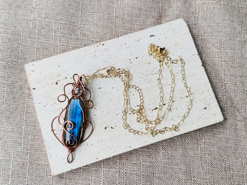 230626 wire wrapping labradorite copper Bronze wrapping pendant - Necklaces - Copper & Brass Blue