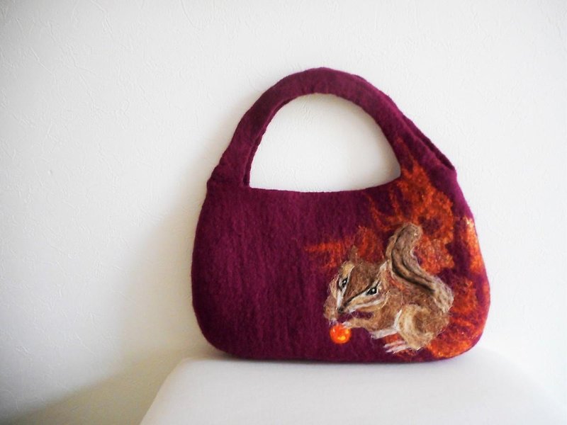 Squirrel bag - กระเป๋าถือ - ขนแกะ สีแดง