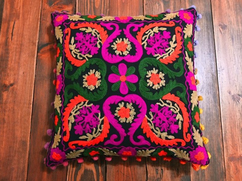 Handmade Suzani Cushion Cover / Embroidery Pillow cover - หมอน - ผ้าฝ้าย/ผ้าลินิน หลากหลายสี