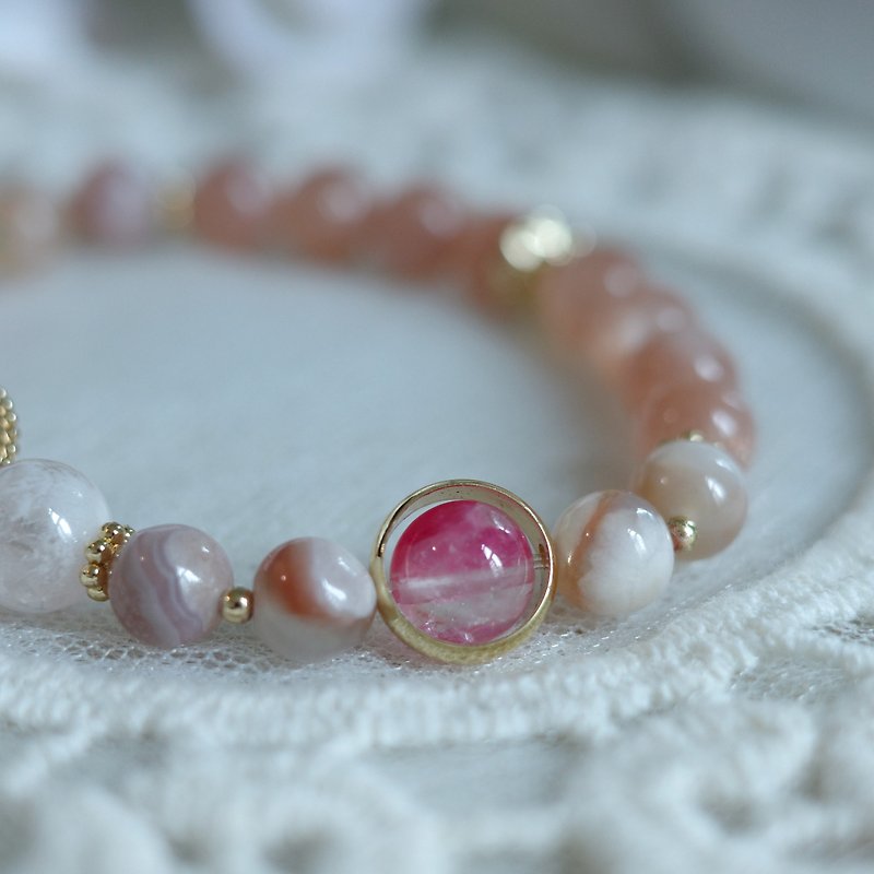 [Sakura Fukiyuki] Crystal Bracelet Design Peach Blossom Good Popularity Red Gum Flower Gold Plating - Bracelets - Crystal Pink