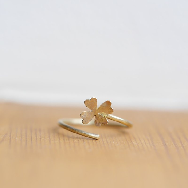 clover ring material brass - แหวนทั่วไป - ทองแดงทองเหลือง สีทอง