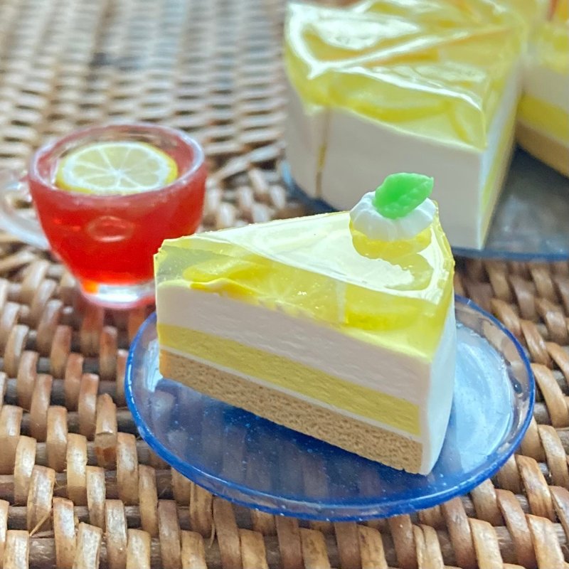 Shiny lemon mousse cake - Other - Clay Yellow