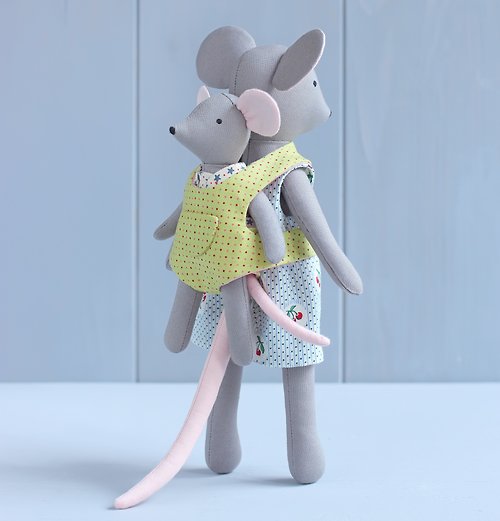 VecherniePosidelki PDF Baby Carrier for Mini Doll Sewing Pattern