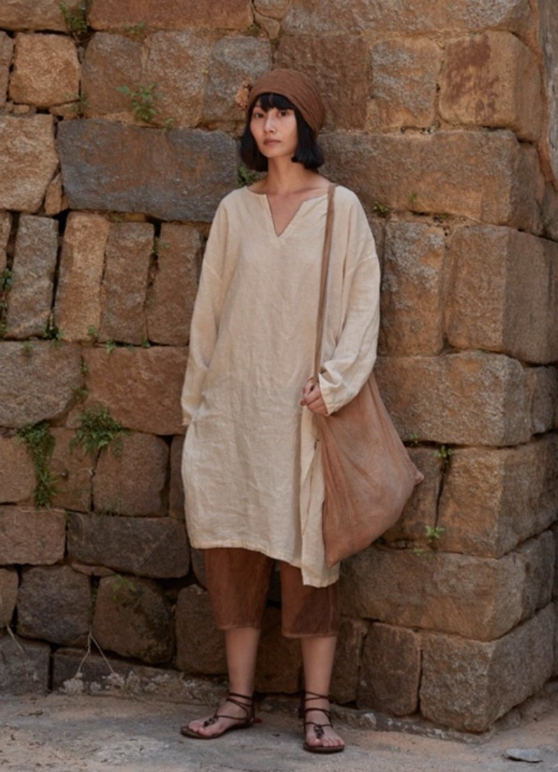 Retro Literary Linen Robe Minimalist Loose Dress - ชุดเดรส - วัสดุอื่นๆ ขาว