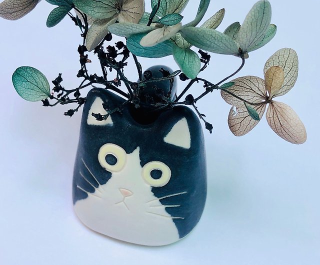 猫と猫の陶器/手作りの花飾り/白黒猫（バスト） - ショップ acertain 置物 - Pinkoi