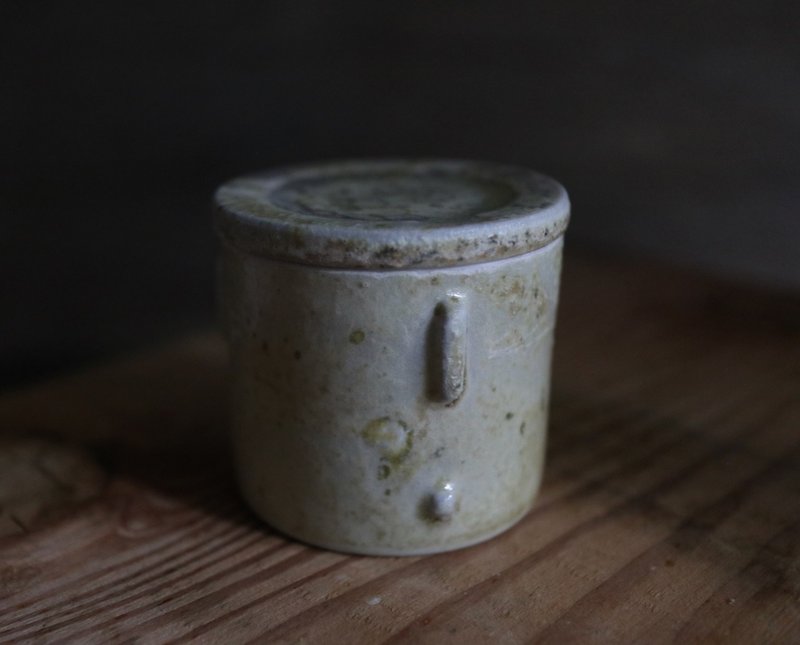 Wood-fired mini tea jar/mat jar - ถ้วย - เครื่องลายคราม สีกากี