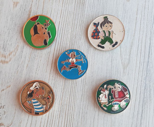 ロシアのビンテージ漫画のキャラクターのピンバッジ - ソビエトの丸い