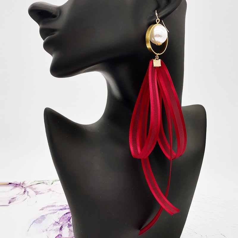 Daqian Design Rotating Pearl Wine Red Bow Earrings/Clip Gifts Gifts Graduation Xie Shi Banquet - Earrings & Clip-ons - Cotton & Hemp Red