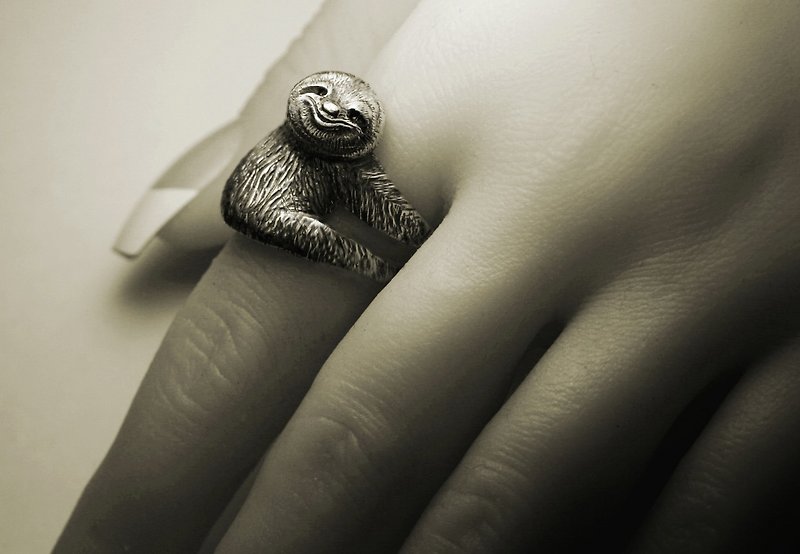樹懶銀戒指 - 戒指 - 其他金屬 銀色