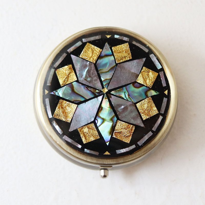 Drops of Heavenly Bow Mother-of-pearl Mosaic Pill Case Flower Pattern / Golden Beauty / Mirror Included / Accessory Case - Makeup Brushes - Resin Black
