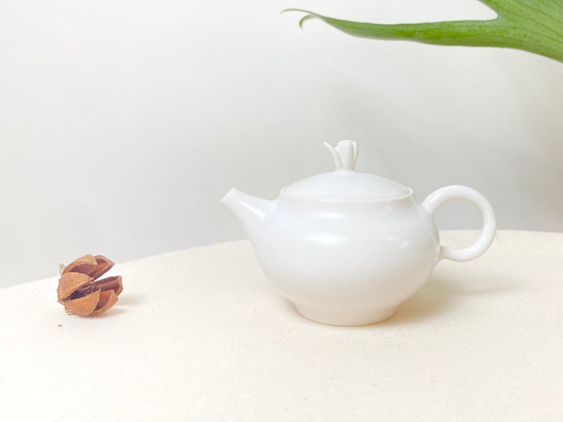 花草鈕白瓷小茶壺100ml - 茶壺/茶杯/茶具 - 瓷 白色