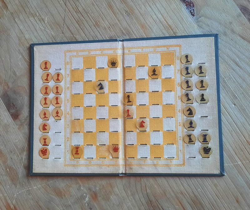 Pocket chess game Soviet Latvia production – vintage travel chess booklet USSR - 桌遊/卡牌 - 其他金屬 