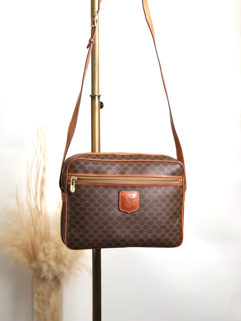 【 日本直送　名牌中古包 】CELINE セリーヌ マカダム ショルダーショルダーバッグ ブラウン ブラゾン型押し PVC レザー vintage jbdzhb - 側背包/斜背包 - 防水材質 咖啡色