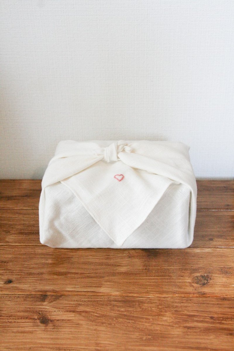リネン風呂敷 ハート刺繍 50cm - 手提包/手提袋 - 棉．麻 白色