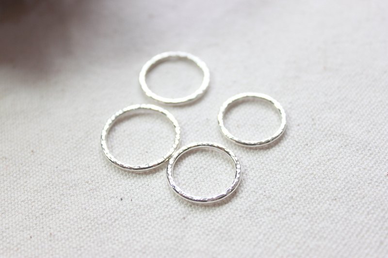【鍛敲細戒】純銀戒指 簡約線條戒指 設計師手作商品 - 戒指 - 純銀 銀色