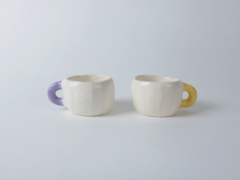 /嬰兒肥/ 手捏陶瓷杯 紫、黃款 - 其他杯子 - 陶 多色