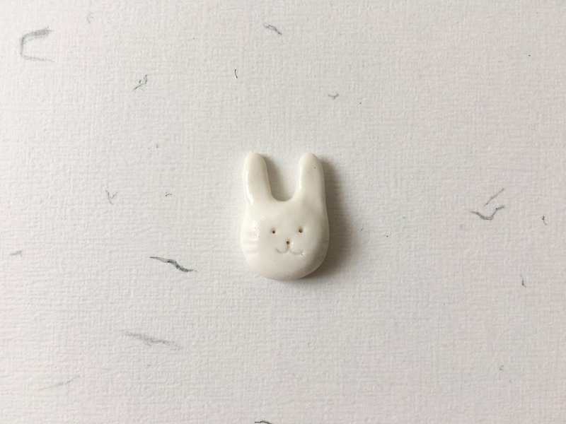 白色小兔別針 - 胸針 - 瓷 白色