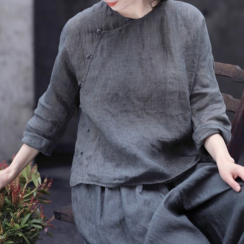Gray linen loose, breathable and fluffy round neck slanted placket thin Chinese style shirt - เสื้อเชิ้ตผู้หญิง - ผ้าฝ้าย/ผ้าลินิน 
