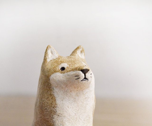 現品販売エリア：キツネのような可愛らしい子犬の陶器人形、フィギュア