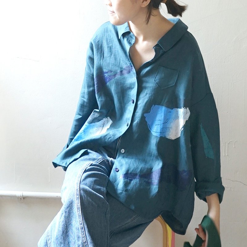 Blue hand-printed long-sleeved linen loose shirt dot / son / wave - Women's Shirts - Cotton & Hemp Blue