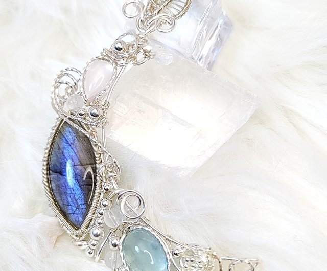 ムーンストーンとシルバーオブシディアンのワイヤージュエリー Obsidian pendulum necklace /オブシディアン.（シルバー