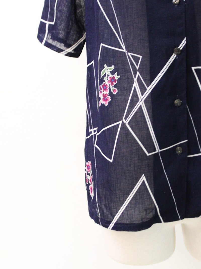 日本製復古花朵格紋深藍色短袖古著襯衫Vintage Blouse - 恤衫 - 聚酯纖維 藍色