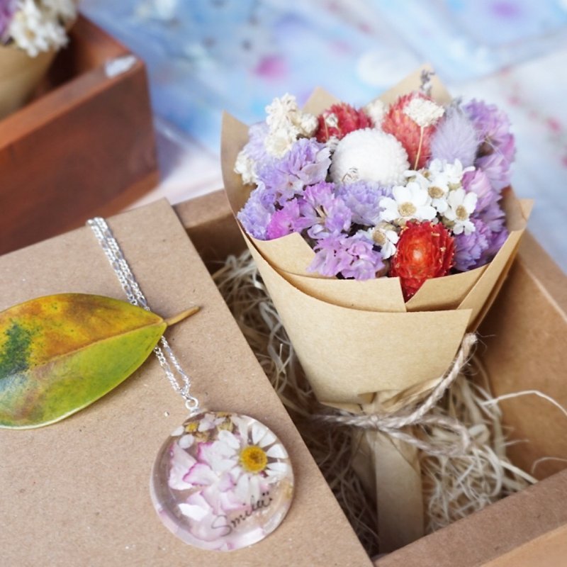 Dried flowers resin necklace / handwriting / Gift Box - Other - Other Materials Pink