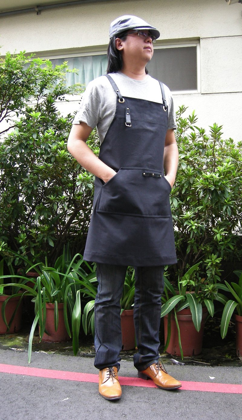 Black leather belt apron (dark black medium thickness canvas)__作作zuo zuo handmade apron - Aprons - Genuine Leather Black