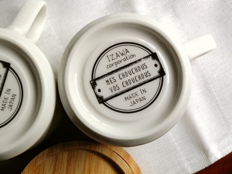 Nippon IZAWA Vivre Japanese yen gas mug with a wooden lid attached more fantastic C'est bon - Mugs - Porcelain 