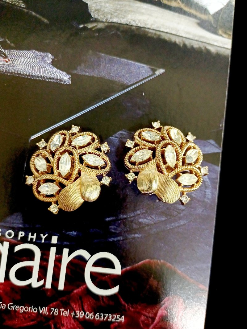 vintage jewelry Trifari 經典稀有刷金愛心萊茵花卉 夾式耳環 - 耳環/耳夾/耳骨夾 - 其他金屬 