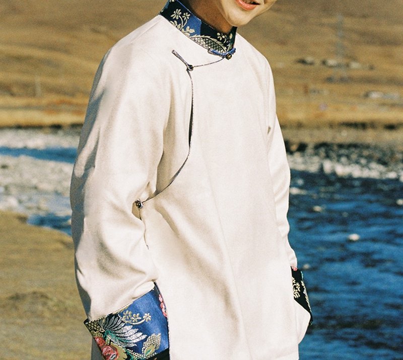 【長安】新中式復古藏裝/六字真言扣外套 - 女上衣/長袖上衣 - 其他材質 白色