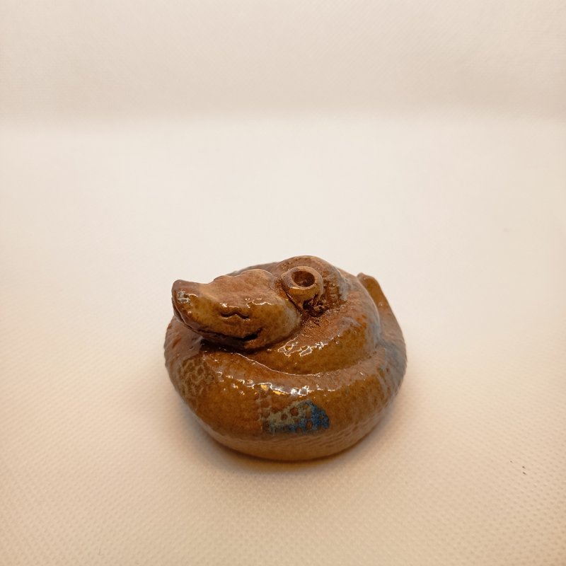黃金蟒蛇造型香插擴香石茶寵紙鎮陶瓷燒成生肖擺飾園藝造景小物 - 香薰/精油/線香 - 陶 多色