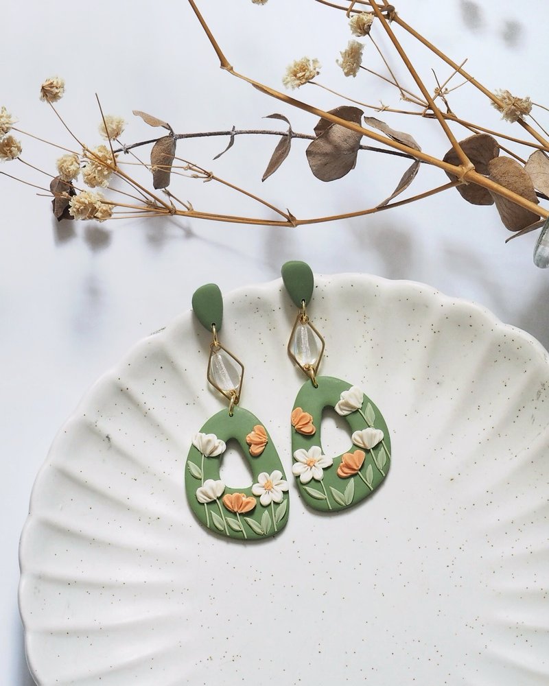 Green Poppy Earrings - ต่างหู - วัสดุอื่นๆ 