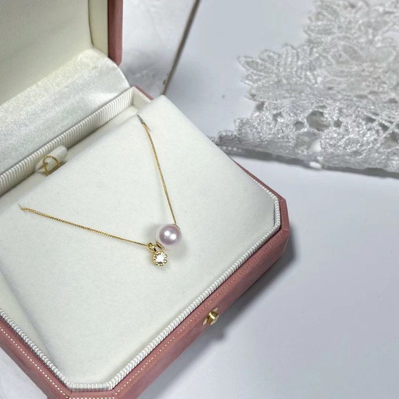 Yuan design 18k gold necklace Japan Akoya sea water nearly perfect round pearl pendant Passepartout necklace - สร้อยคอ - ไข่มุก ขาว