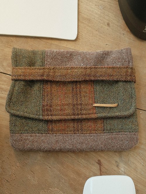 Cork computer / tablet bag (custom made for any model between 8.1-11) -  Paralife