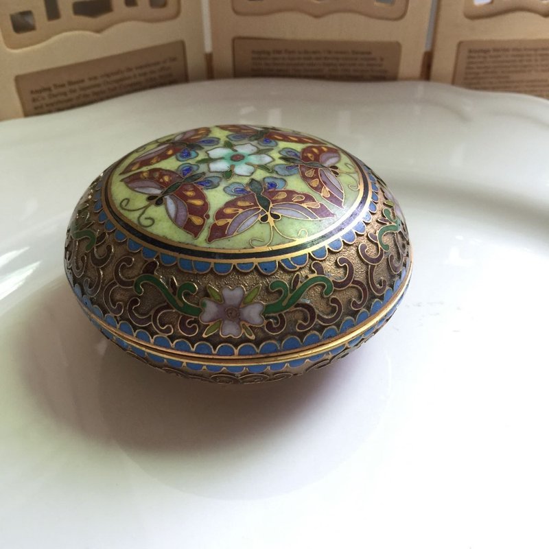 Orphan collection-cloisonné cloisonné enamel golden twig pink butterfly flower powder box jewelry box 838 - อื่นๆ - วัตถุเคลือบ 