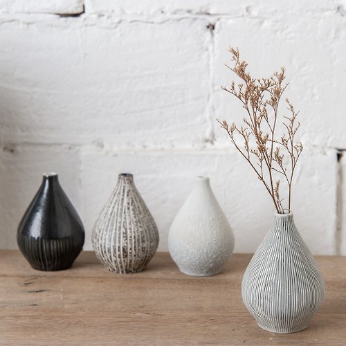 intuchaihouse Modern ceramic vase, oval shape / 4 colors in total