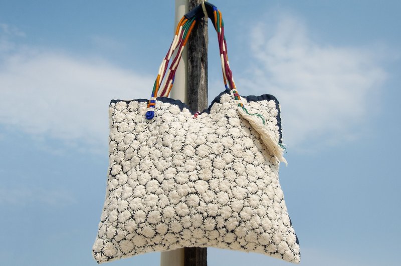 Hand-sewn pure cotton shoulder bag embroidered tote bag hand-embroidered shoulder bag hand-sewn indigo dye handbag-flower - กระเป๋าแมสเซนเจอร์ - ผ้าฝ้าย/ผ้าลินิน สีน้ำเงิน