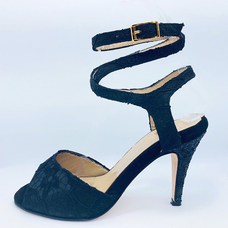 Dinara Negra Double Cross Black Lace Sandals (Normal Last) - รองเท้าส้นสูง - หนังแท้ สีดำ